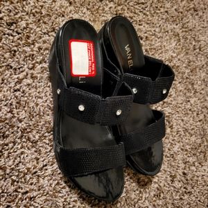 Vaneli Size 7 Black Wedges